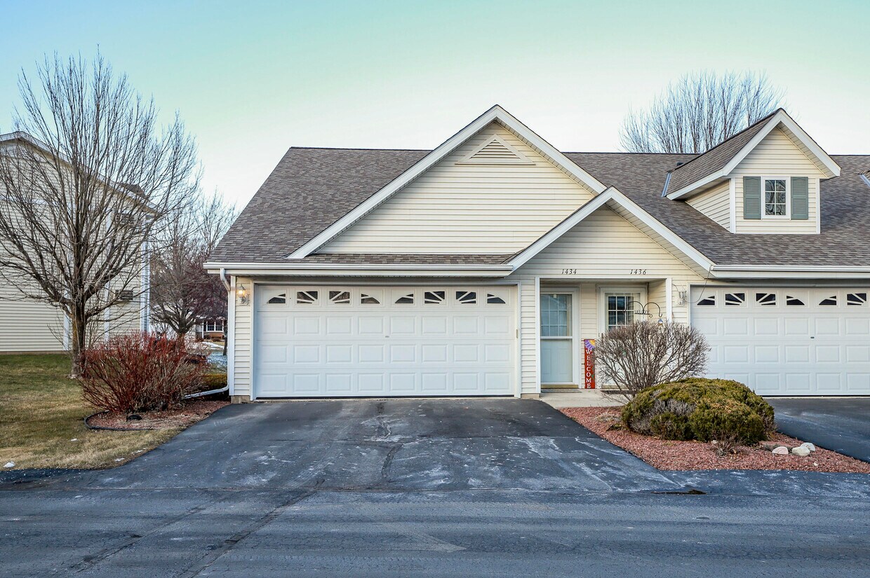 1434 Watercress Cir Unit 3, West Bend, WI 53095 Condo for Rent in
