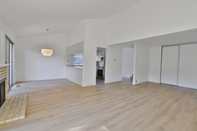 Foto del edificio - Newly renovated townhome in Cupertino with top schools and great amenities