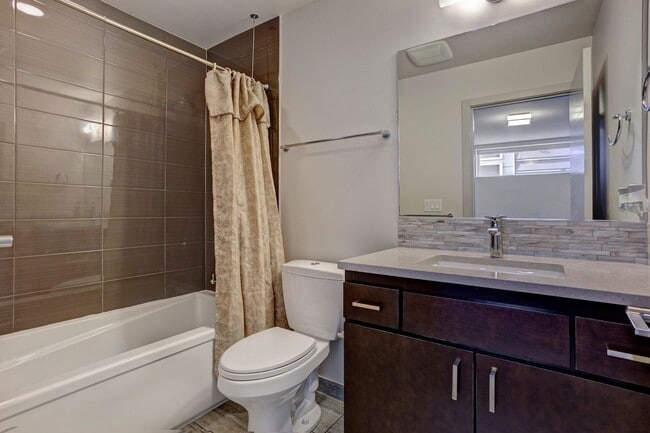 Building Photo - 3bd/3.5ba Seattle Townhome