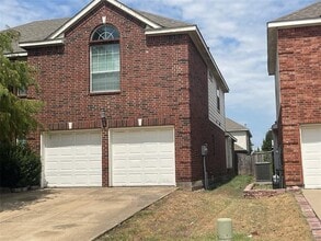 Building Photo - 2740 Eastland Dr