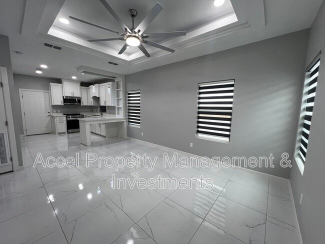 Building Photo - 1122 Country Club Dr