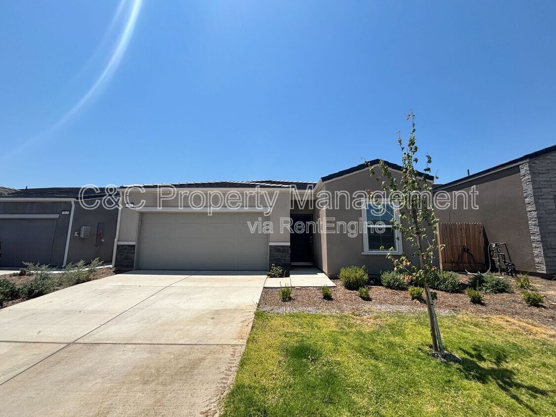 Foto principal - 1024 Deerhorn Dr W