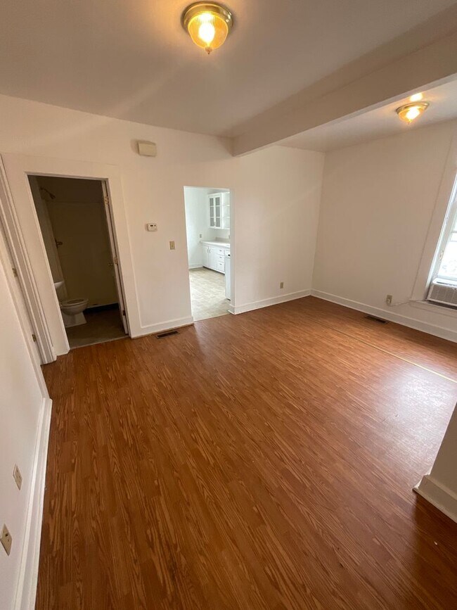 Foto del edificio - 5-6 BED House on 10th St!! ***AVAILABLE AU...