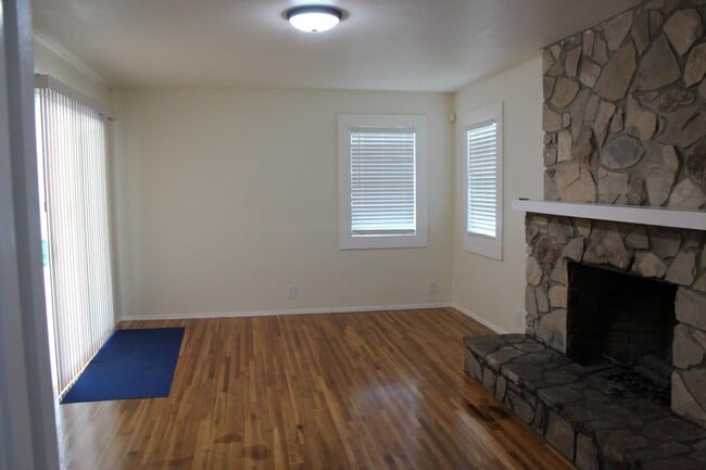 Building Photo - 1996 N 11th Ave