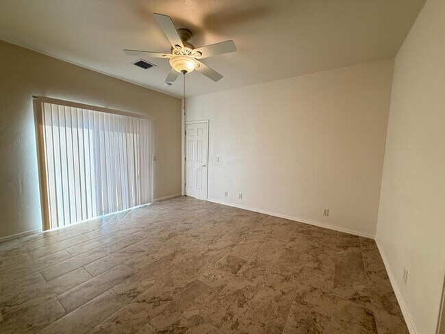 Foto del edificio - 4613 Bay Cir