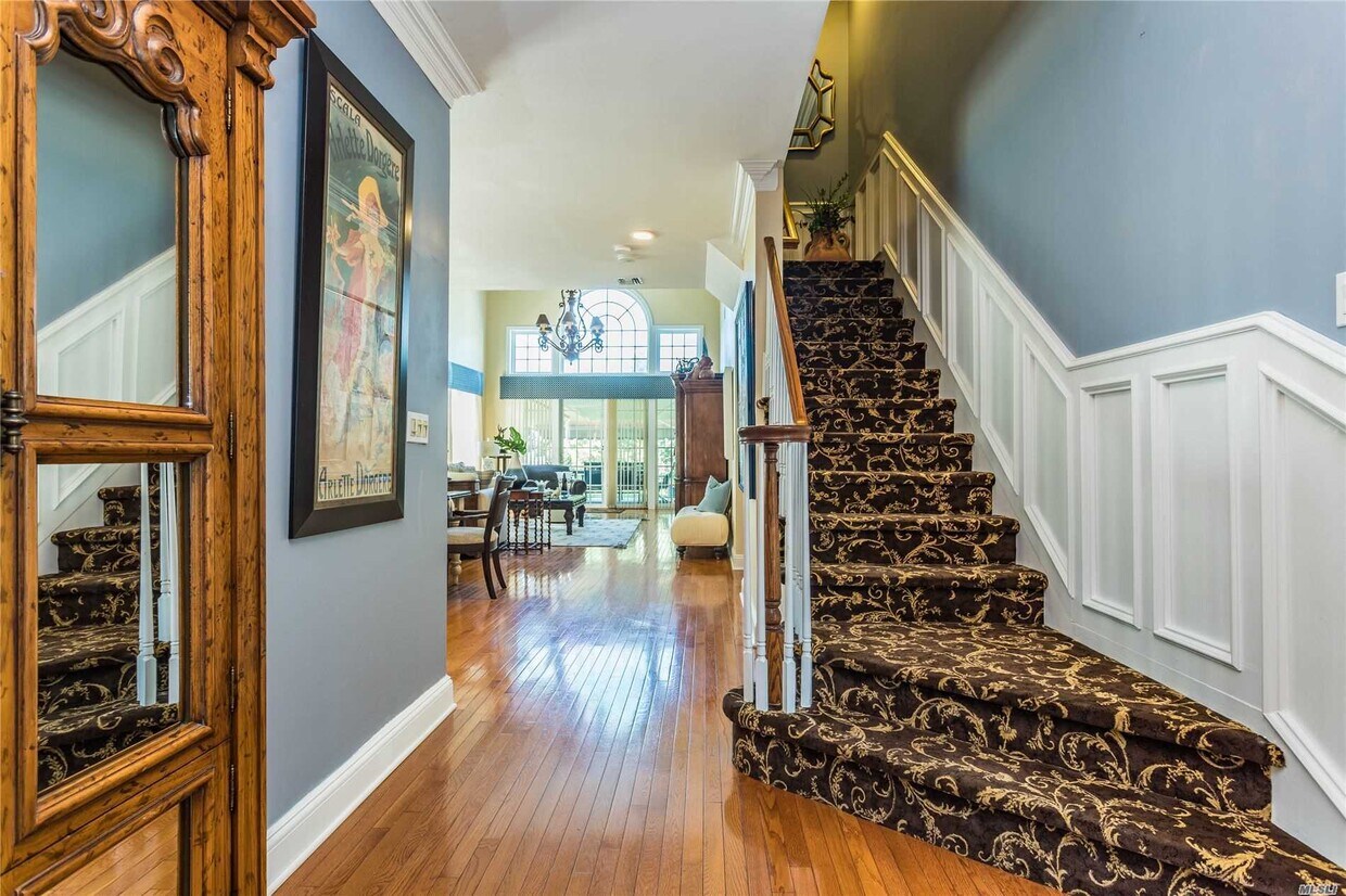 431 Madeira Blvd, Melville, NY 11747 Townhome Rentals in Melville NY