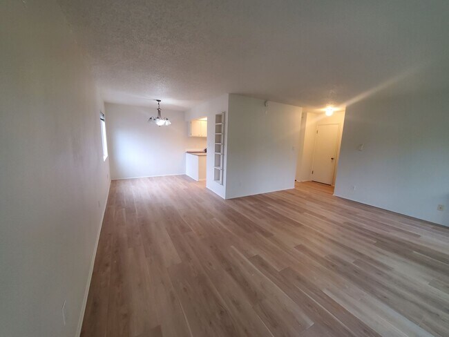 Foto del edificio - Spacious 1 bed/1bath.  Heat included in re...