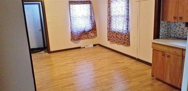 Foto del edificio - 117 N Main Ave