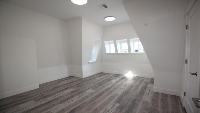 Building Photo - 525 E Broadway
