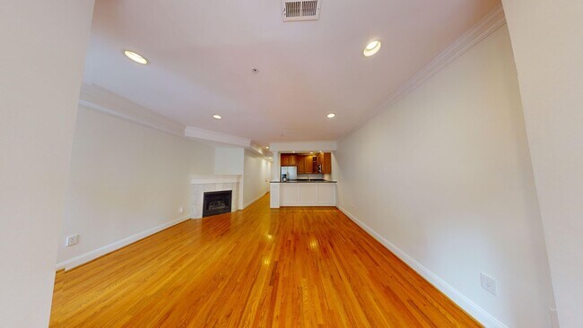Foto del edificio - AMAZING Location 2 Bedroom/2 Bathroom W/Of...