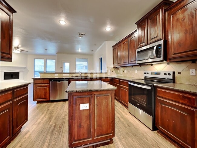 Building Photo - 7606 Fallen Antler Pl