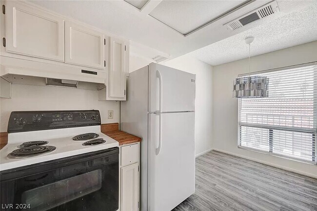 Foto del edificio - 4300 N Lamont St