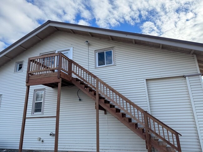 Building Photo - 2BR/1BA Upper Unit – Washer/Dryer Hookups, No Pets