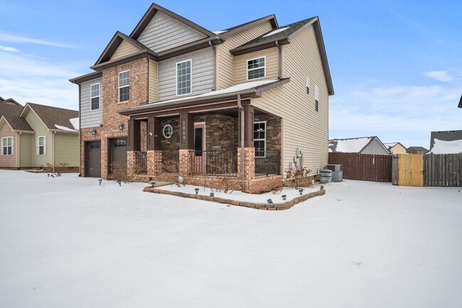 Foto del edificio - Spacious 3BR Home with Bonus Room, Fireplace & Fenced Yard