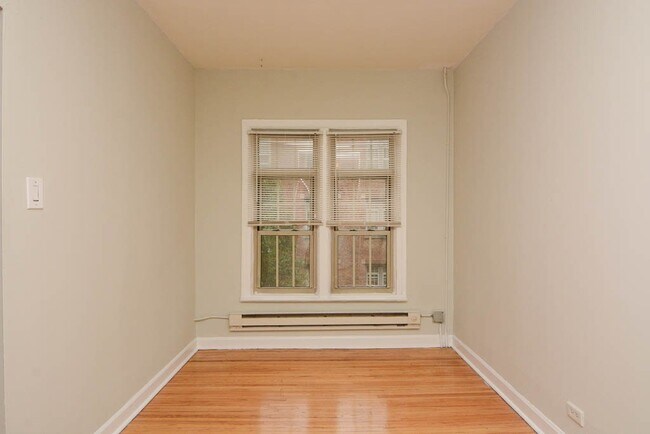 Foto del edificio - 700 W Barry Ave