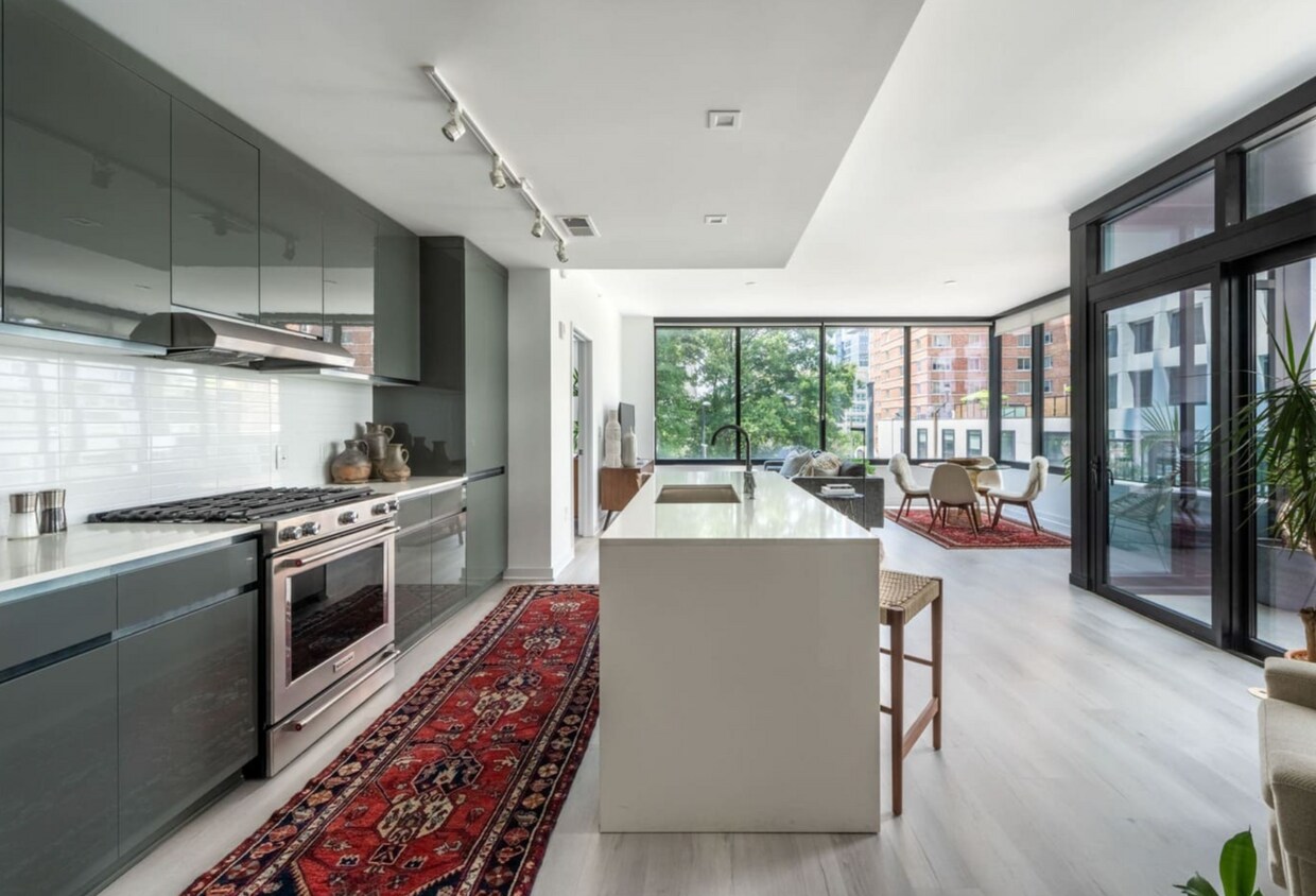 Foto principal - 731 Peachtree Rd NE