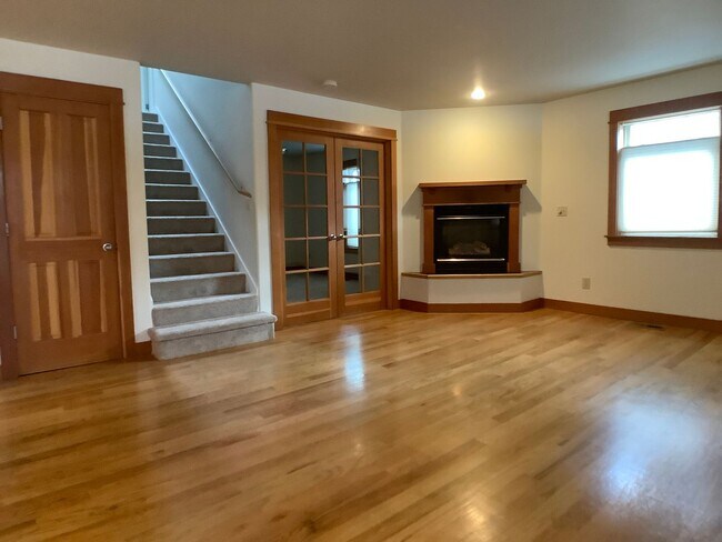 Foto del edificio - Three bed home with Den/Office in beautifu...
