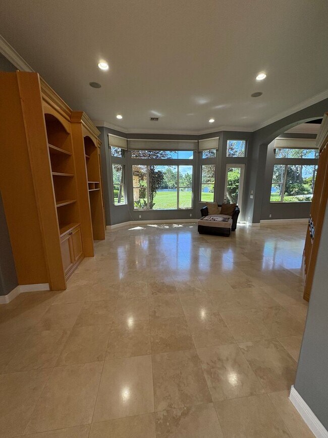 Foto del edificio - Spacious 3/3.5 3 car garage home in Palm City
