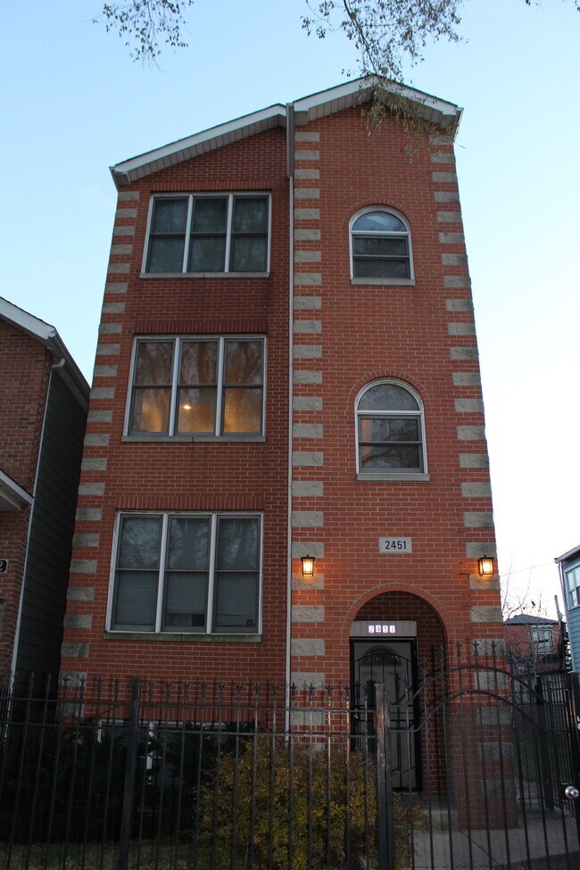 Foto del edificio - 2451 W Taylor St