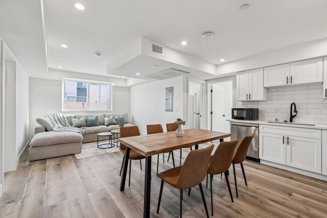 Interior Photo - MH 1151 W 37th Dr