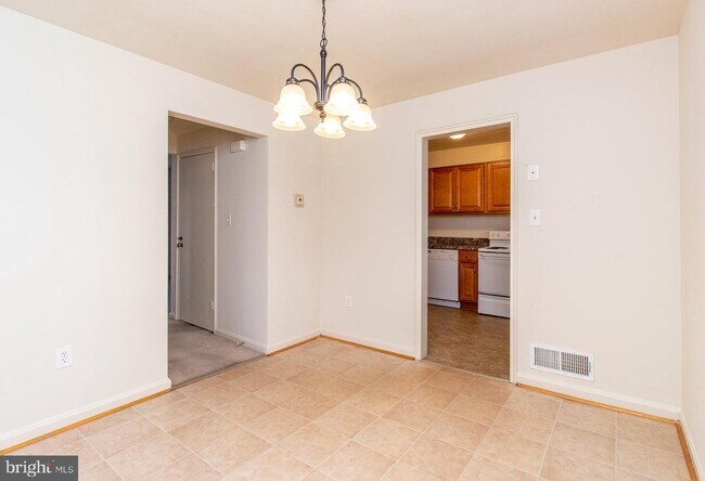 Building Photo - 2315 Iverson St