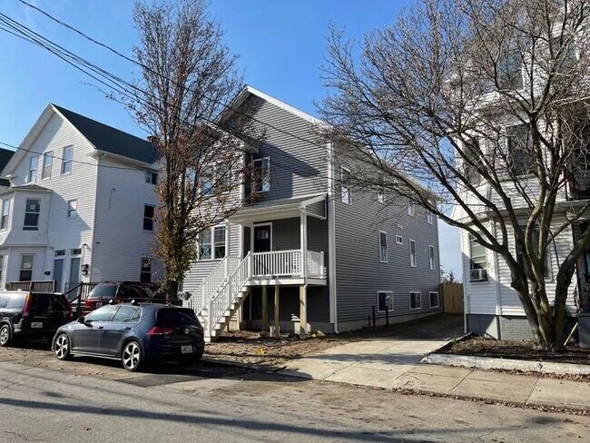 Building Photo - 123 Ridge St