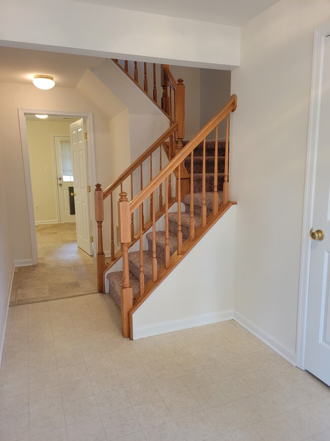 Entrance Foyer - 4711 Colonnade Way
