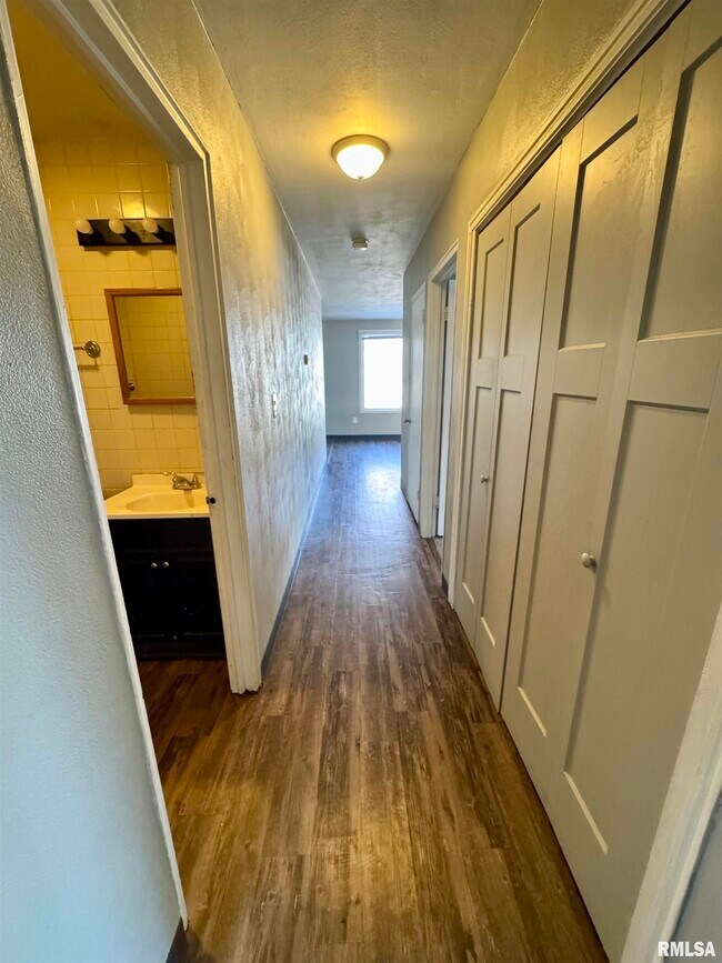 Foto del edificio - 902 39th St Ct