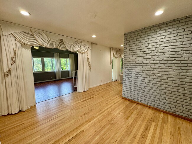 Building Photo - Four Bedroom/Four Bathroom Fullerton House...