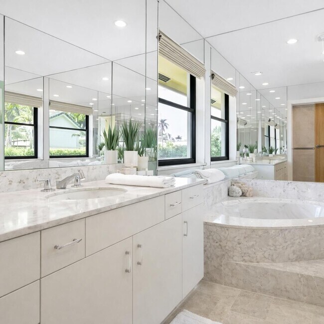 Foto del edificio - 739 Pine Lake Dr