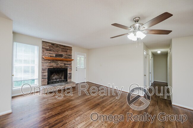 Foto del edificio - 104 Twin Lakes Rd