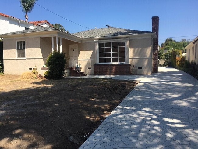 Building Photo - 1665 Santa Maria Ave