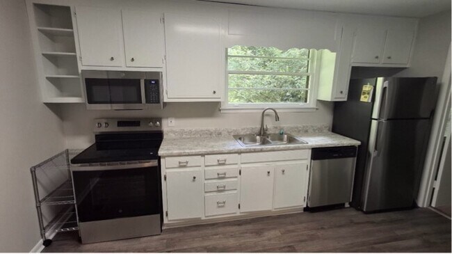 Foto del edificio - 2213 NW Sullivan Rd