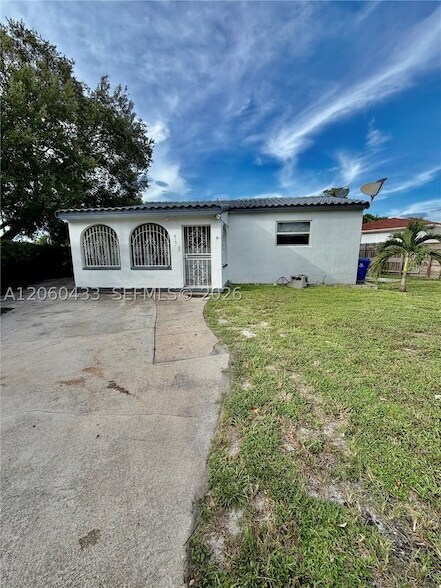 Building Photo - 6137 SW 20th Ct