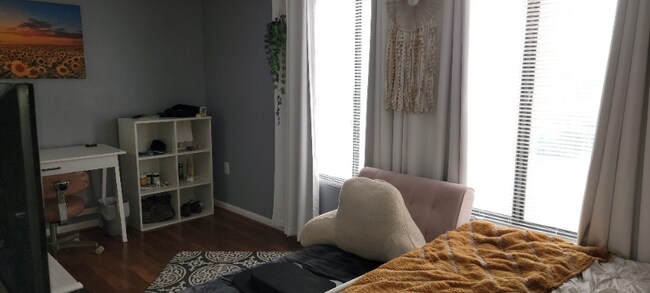 Foto del edificio - 1600 Park Cir