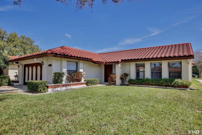 Building Photo - Gorgeous 2/2 Spacious Home with a Large Ba...