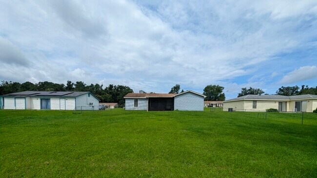 Foto del edificio - 2071 Little River Ln