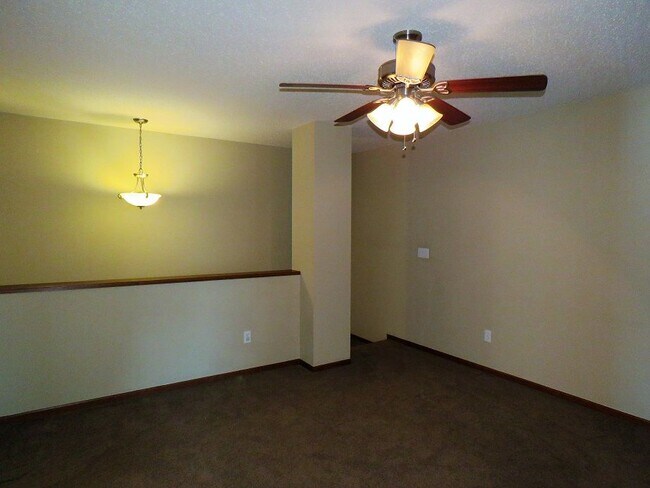 Foto del edificio - 3471 Maureen Ln