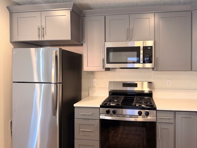 Foto del edificio - 505-507 NW Hillcrest Dr