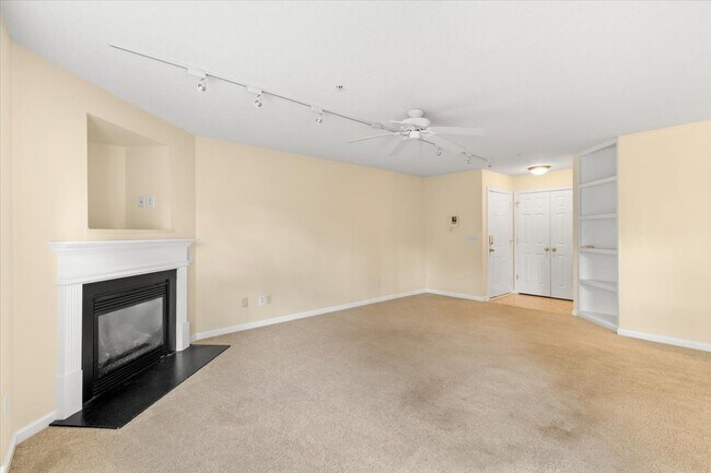 Building Photo - 6117 Hedgecock Cir