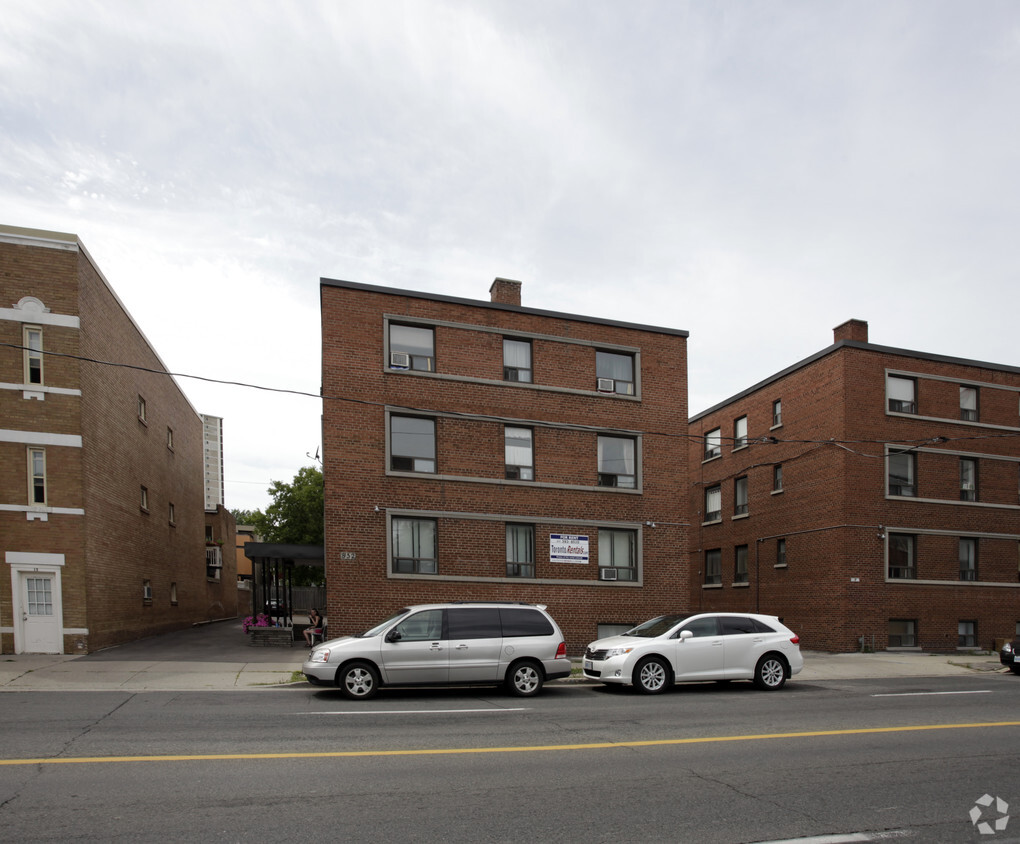 Building Photo - 852 Broadview Ave