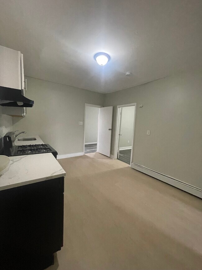 Unit 2 - 52 11th Ave W