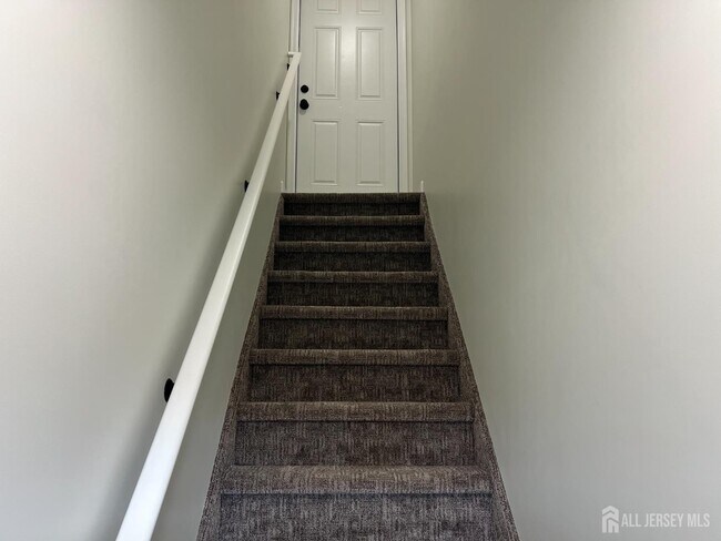 Building Photo - 33 Obert St