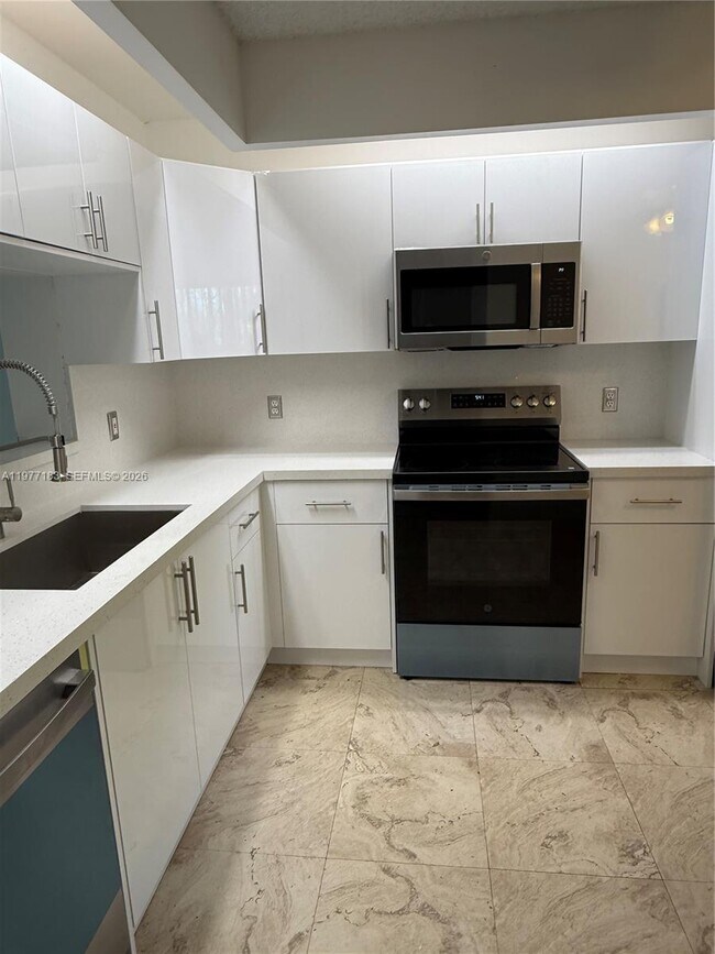 Foto del edificio - 550 SW 137th Ave