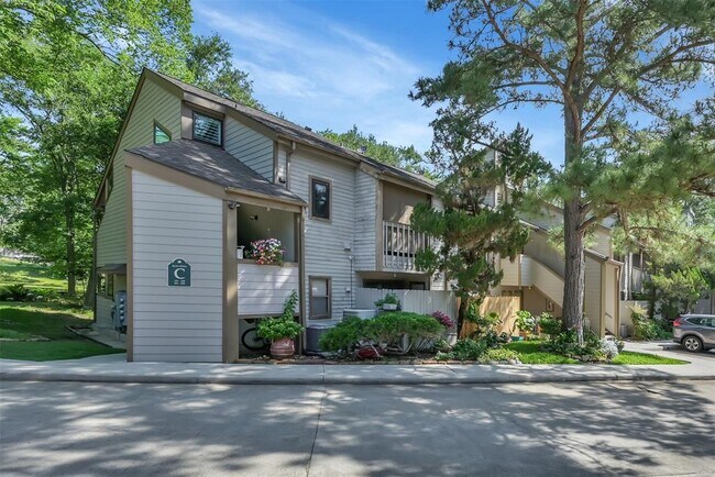 Building Photo - 3900 Aspen Dr