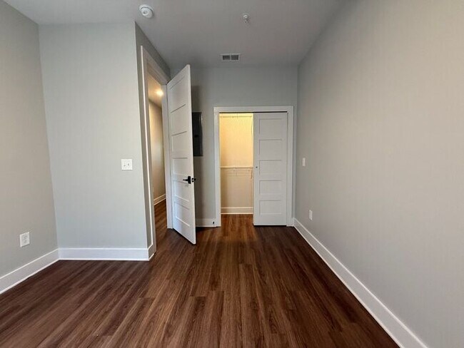 Foto del edificio - Modern 2 Bedroom Condo in the Heart of Melrose