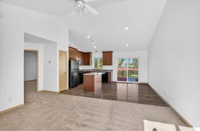 Foto del edificio - 823 Thompson Dr