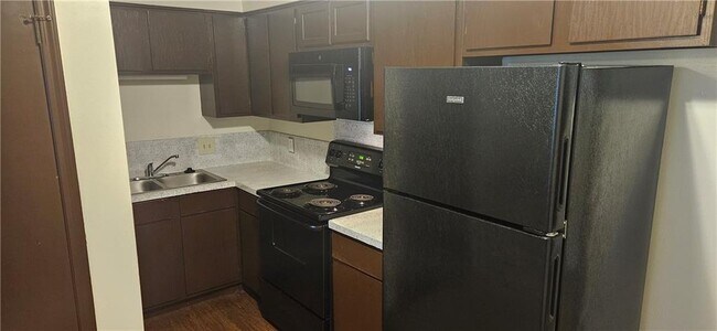 Foto del edificio - 632 Whitham Ave