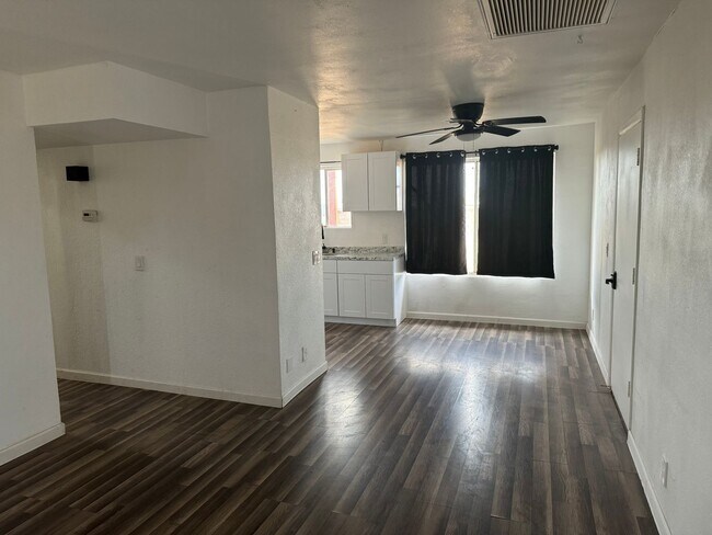 Foto del edificio - Cozy Coolidge Home For You!