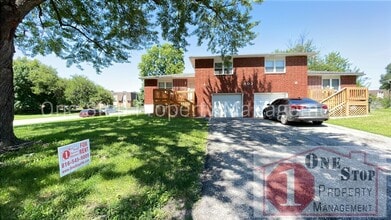 Building Photo - 602 NE Florence Ave